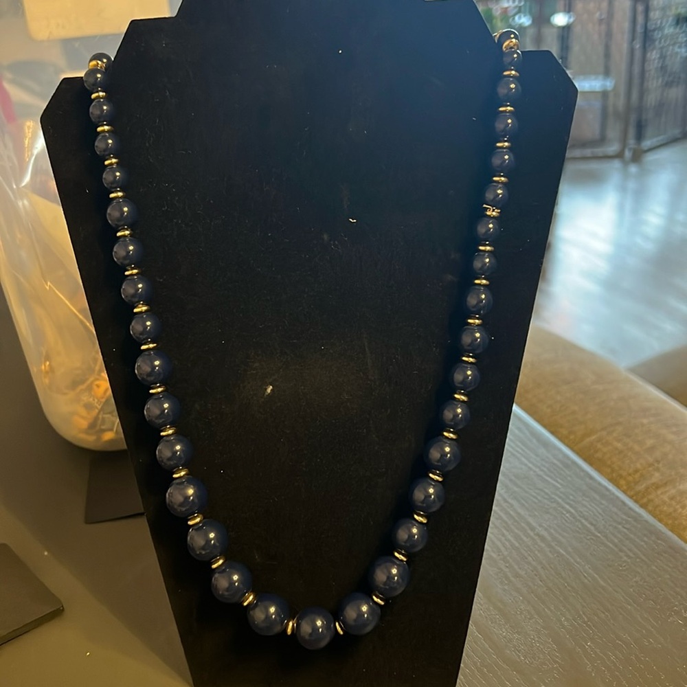 Navy blue beaded necklas, approx 15” long
